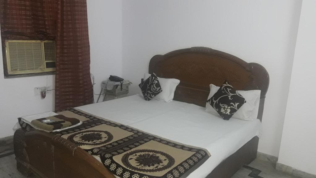Oyo Rajdhani Guest House Faridabad Bagian luar foto