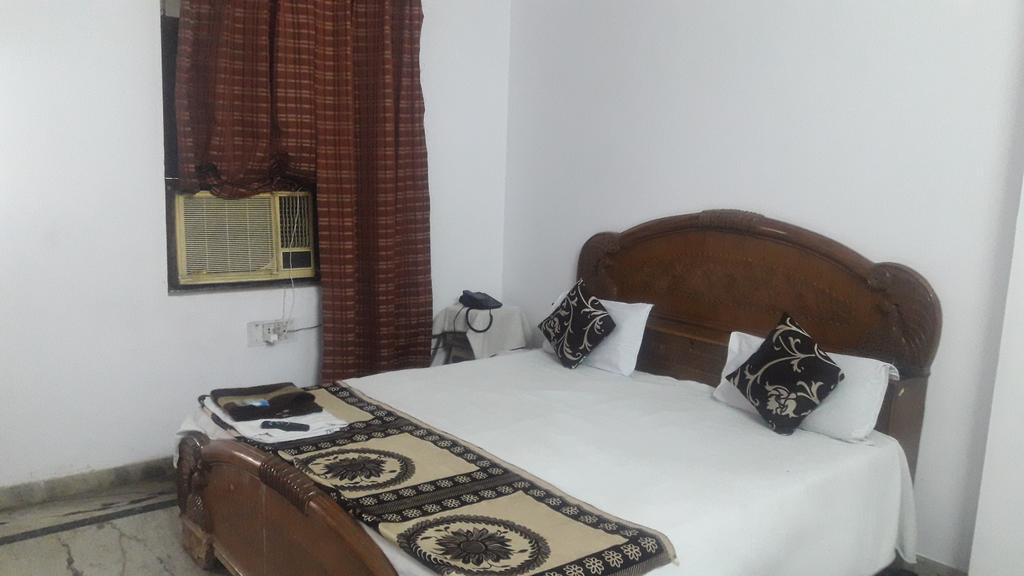 Oyo Rajdhani Guest House Faridabad Bagian luar foto
