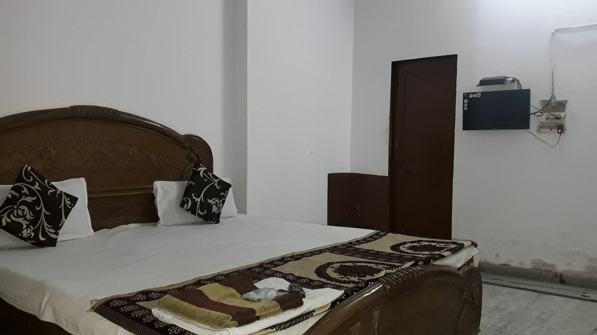 Oyo Rajdhani Guest House Faridabad Bagian luar foto