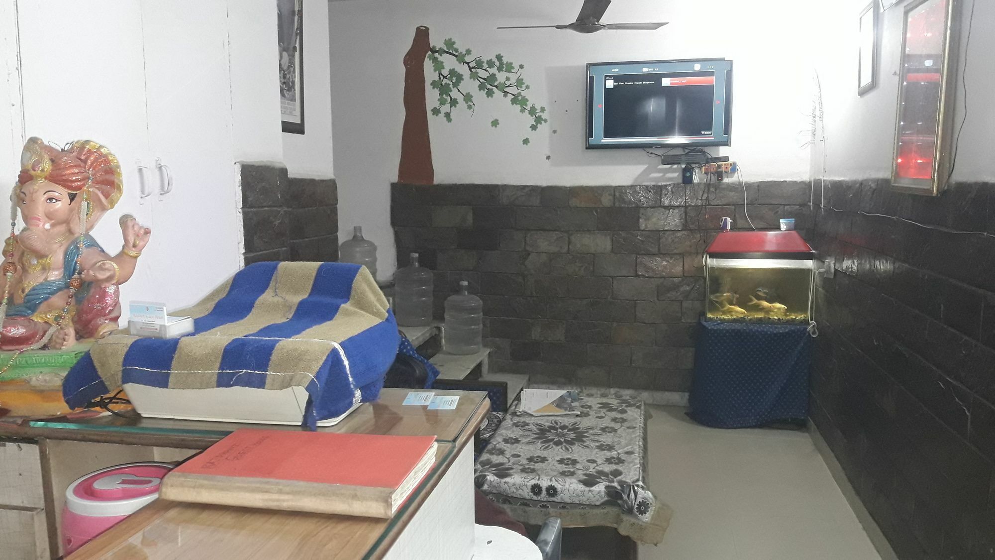 Oyo Rajdhani Guest House Faridabad Bagian luar foto